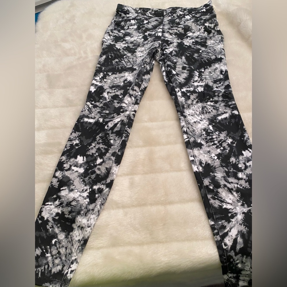 Black& White Printed Tights Size 4/6- Stylish and Comfortable